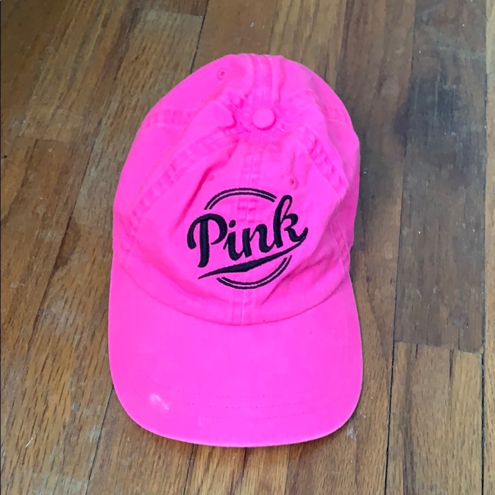 pink hat